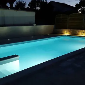Apartment Vrkic, Vir